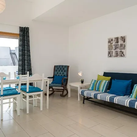 Beautiful With Terrace And A Pool Apartamento *
